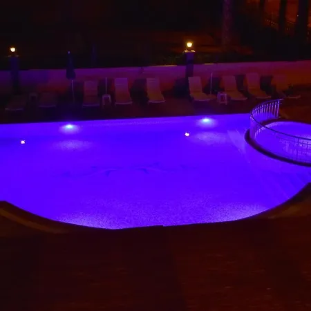 Nora מלון סייד