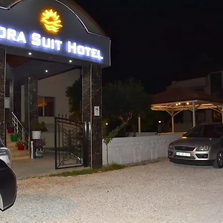 Nora מלון סייד